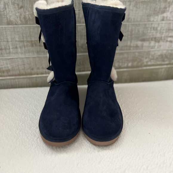 Koolaburra tall Bailey Bow Boots with shearling liner ready to take in winter. - Picture 2 of 3